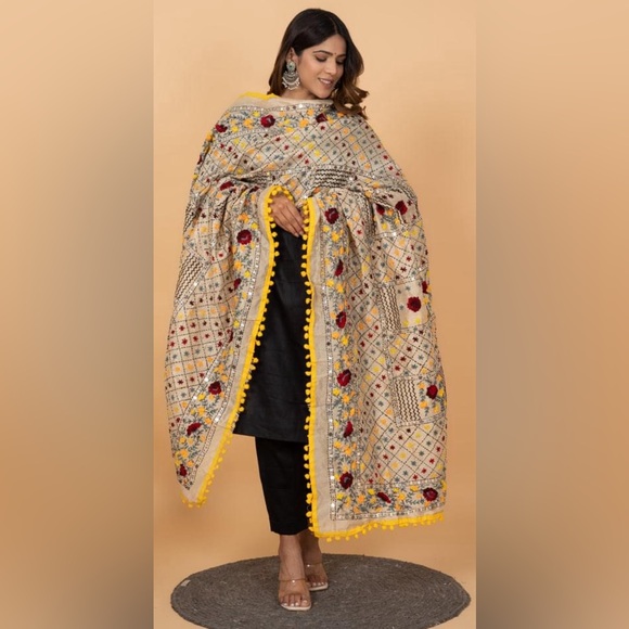 Shawl Raw Yellow Pom Pom Silk Handmade mirror and thread Pom pom scarf long - Picture 4 of 6